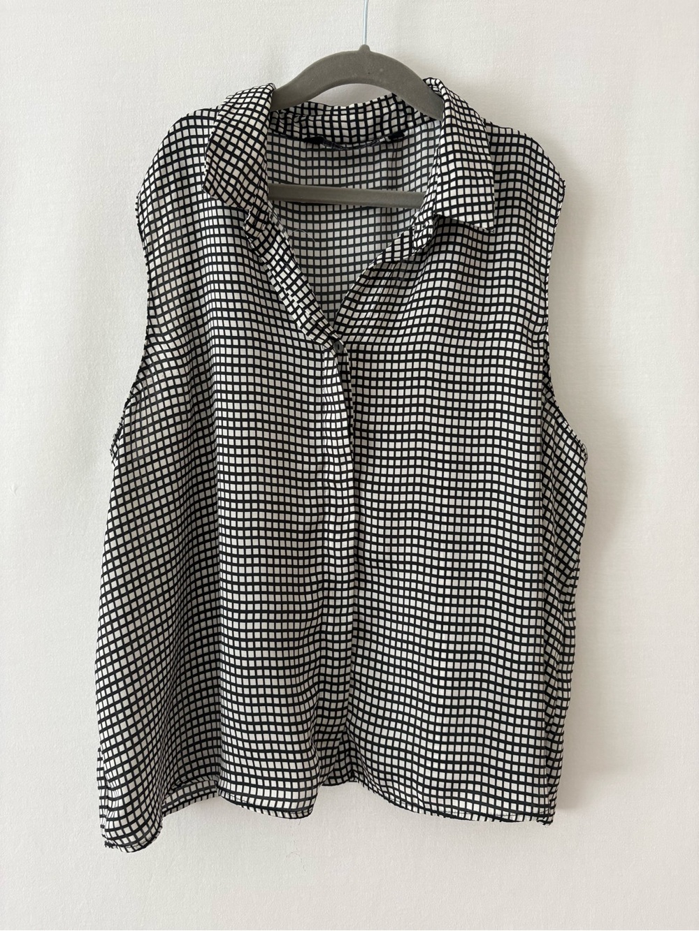 Zara Sleeveless Navy & White Grid Button-Front Top